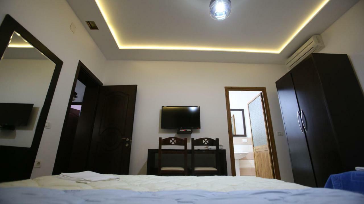 Hotel Paris Berat Exterior foto