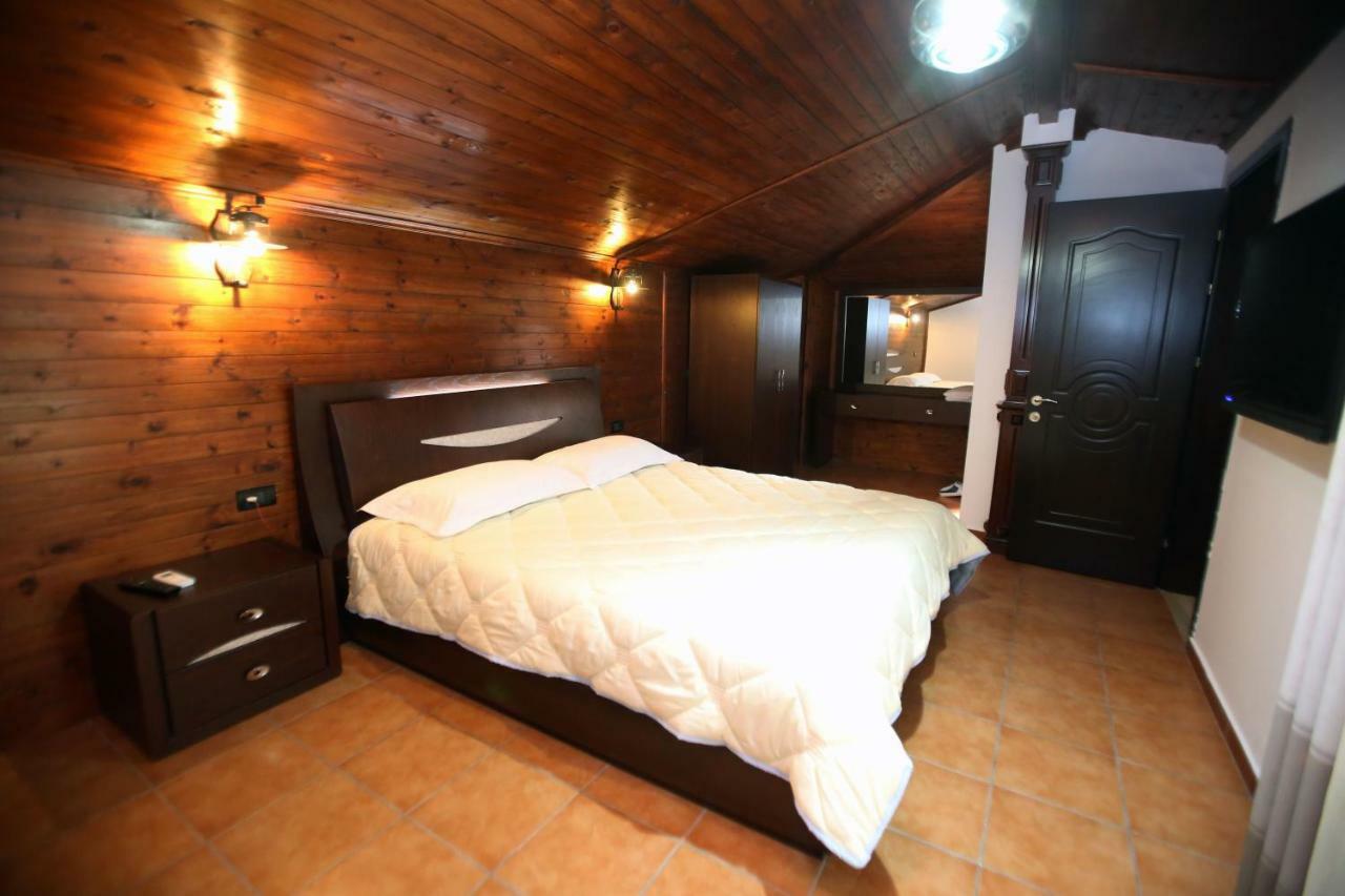 Hotel Paris Berat Exterior foto