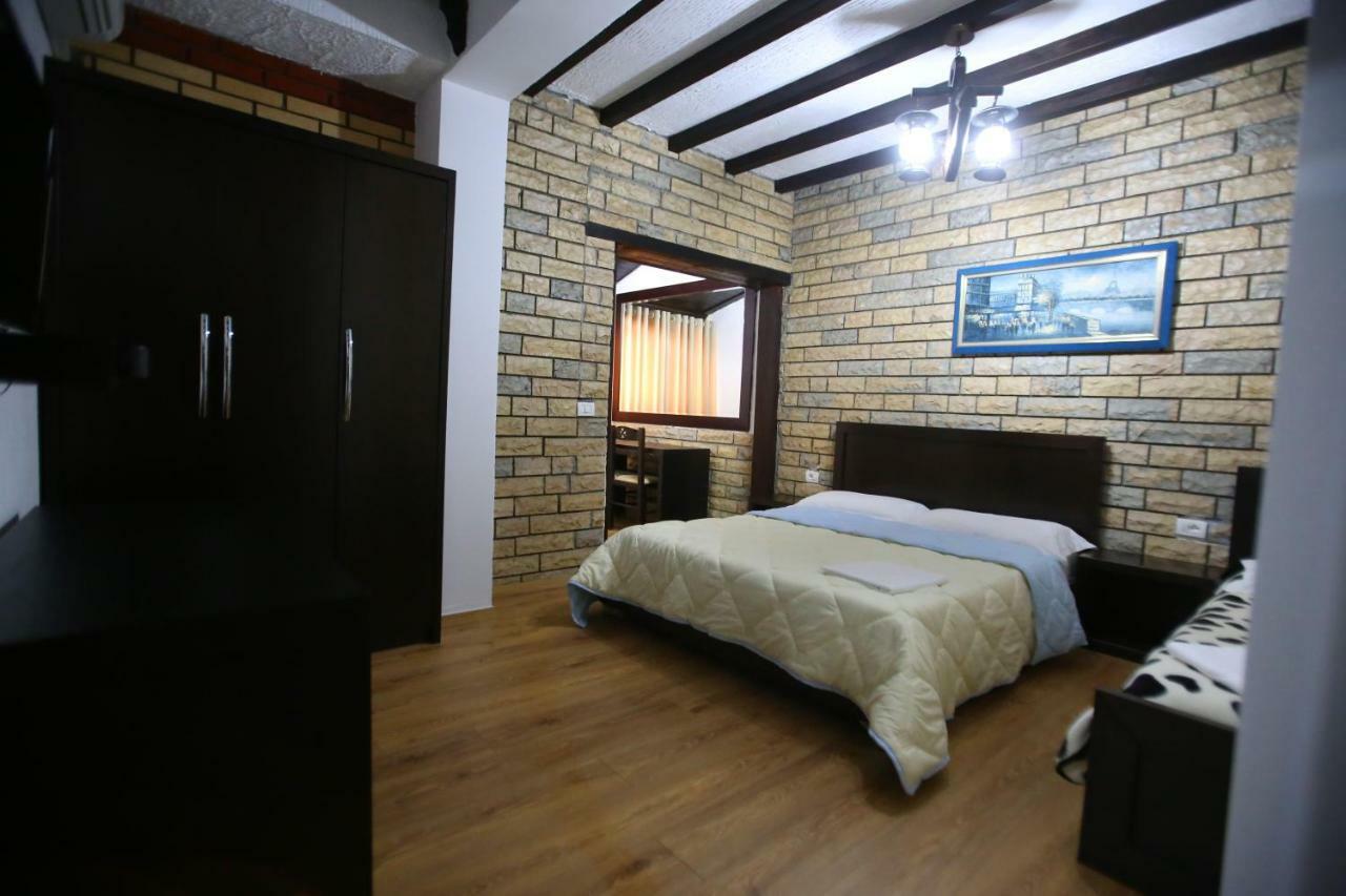 Hotel Paris Berat Exterior foto